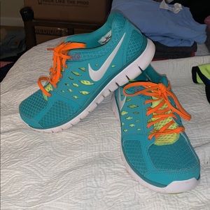 Nike tennis shoes